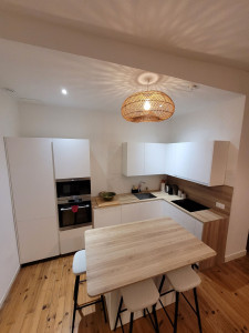 Photo de galerie - Cuisine équipée sur-mesure. 