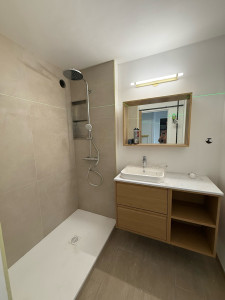 Photo de galerie - Création complète salle de bain .