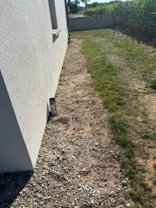 Photo de galerie - Nous avons effectué un débroussaillage et une tonte de pelouse chez ce client , satisfait