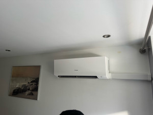 Photo de galerie - Pose d’un climatiseur mono split Daikin 
