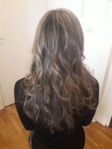 Photo de galerie - Effet lumière façon balayage.
coupe dégradée, brushing wavy.