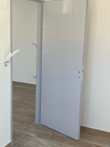 Photo de galerie - Peinture porte, nouvelle construction.