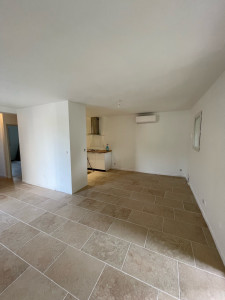 Photo de galerie - Pose d’un carreau effet travertin