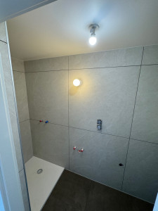 Photo de galerie - Carrelage de salle de bain en cours