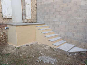 Photo de galerie - Réalisations escalier avec finition enduit ton pierre effet pierre 