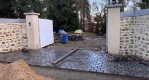 Photo de galerie - Préparation et réalisation d’une devanture en pavé