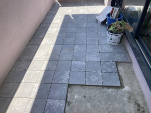 Photo de galerie - 
réalisation d'un carrelage sur balcon 