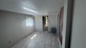 Photo de galerie - Rénovation d’une pièce(peinture plafond, tapisserie et peinture des murs)