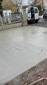 Photo de galerie - Entré de garage bétonné 