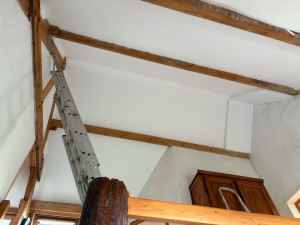 Photo de galerie - Pose de placo plâtre entre poutre existante