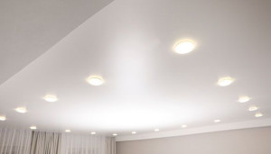 Photo de galerie - Pose de spot dans un salon pour plus de luminosité.