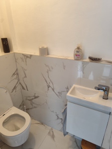 Photo de galerie - Pose de toilette,meuble vasque,et carrelage 