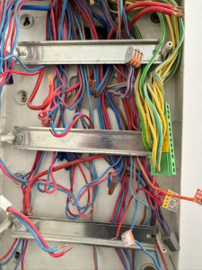 Photo de galerie - Avant changement tableau électrique 