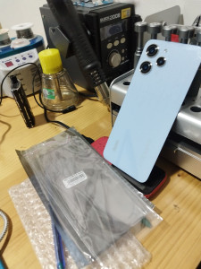 Photo de galerie - Réparation écran arrière smartphone