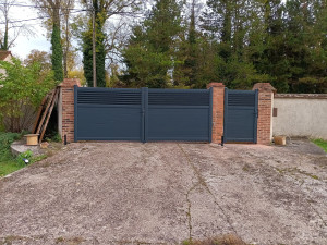 Photo de galerie - Pose d’un portail et portillon en aluminium 