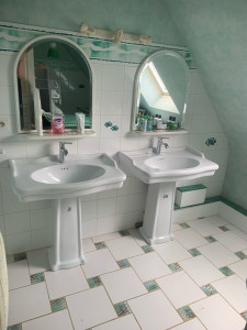 Photo de galerie - Pose de deux lavabos 