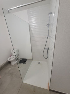 Photo de galerie - Pose paroi de douche