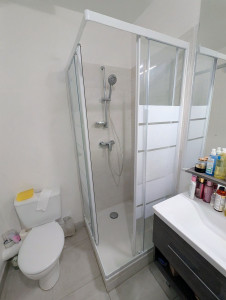 Photo de galerie - Installation de paroi de douche