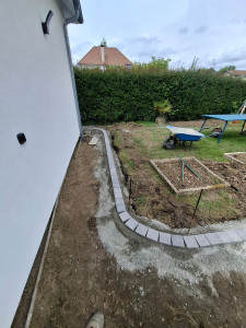 Photo de galerie - Pose de pavés bordure 