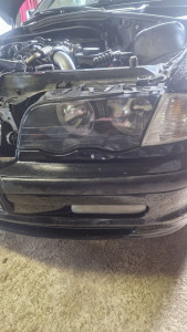 Photo de galerie - Polissage de phare avant passage au contrôle technique 