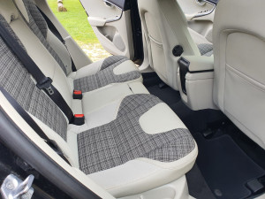 Photo de galerie - Lavage Volvo V40 (arrière) avant mise en vente.