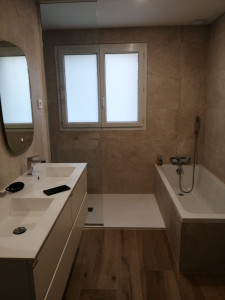 Photo de galerie - Renovation Salle de bain (bac à douche, double lavabo, baignoire) 