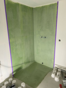 Photo de galerie - Création salle de bain complète.point essentiel et obligatoire, l’étanchéité de la zone douche. malheureusement bien trop souvent bâclé et même inexistante, cette étape est primordiale pour ne pas se retrouver avec un dégâts des eaux. 