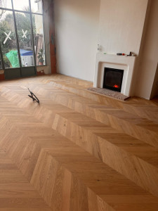 Photo de galerie - ? Pose de parquet collé – Point de Hongrie