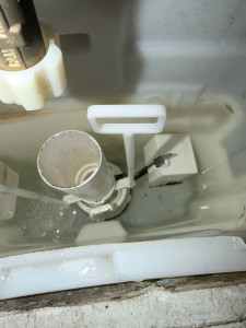 Photo de galerie - Réparation chasse d’eau 
