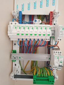 Photo de galerie - Réalisation d'un tableau électrique
