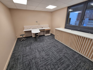 Photo de galerie - Installation de mobilier/Bureaux