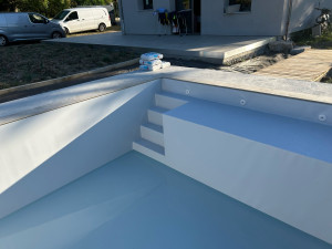 Photo de galerie - Pose étanchéité piscine en PVC armé 