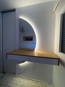 Photo de galerie - Pose de miroir led + maquilleuse suspendue 