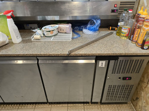 Photo de galerie - Réfrigérateur table 