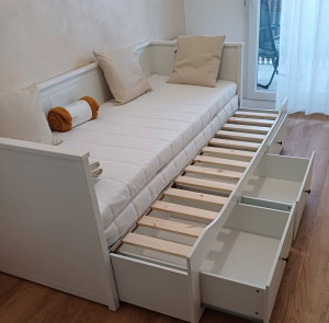 Photo de galerie - Canapé lit double avec tiroir.