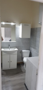 Photo de galerie - Pose de carrelage dans salle de bain  ce jour (01/03/26)