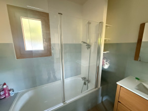 Photo de galerie - Pose de paroi pour baignoire + barre de mitigeur 