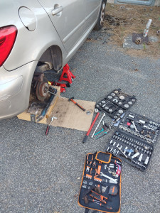 Photo de galerie - Disques et plaquettes arrières sur cette Peugeot 307. 
