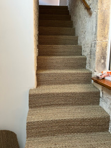 Photo de galerie - Pose de Jonc de mer dans un escalier 