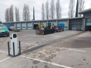 Photo de galerie - Création et pose d'une borne électrique à la gendarmerie de Nîmes 