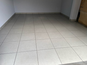 Photo de galerie - Pose de carrelage dans un garage 