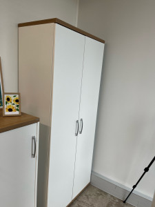 Photo de galerie - Montage d’une armoire haute en kit 