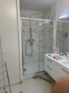 Photo de galerie - Pose porte douche 