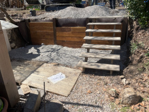 Photo de galerie - Mur de soutènement en bois avec IPN