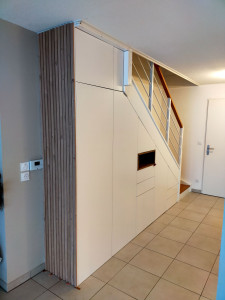Photo de galerie - Fabrication et installation Meuble dressing penderie et tiroirs chaussure, sous escalier sur mesure avec niches bois massif et facade  Ikea modifiés .