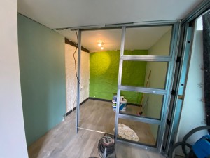 Photo de galerie - Installation d’une porte à galant Dage, pour créer un espace salle de bain à un étage