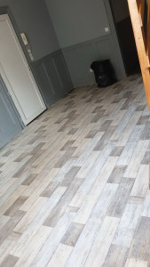 Photo de galerie - Mise en place du nouveau lino 