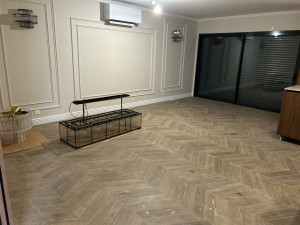 Photo de galerie - Montage d un lustre en barreaux de verre