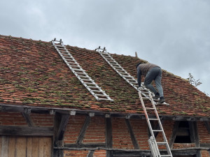 Photo de galerie - Demoussage manuel toiture