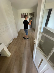 Photo de galerie - Pose de sol et refaire un appartement en entier, peinture et etc.